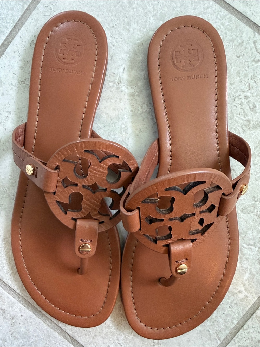 Tory Burch Brown Leather Logo Thong Sandals with Gold Accent - Picture 2 of 6